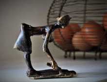Load image into Gallery viewer, African Bronze Figure